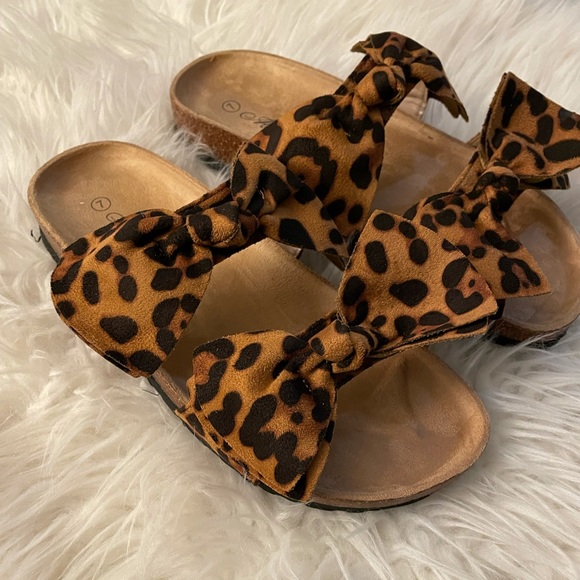 Leopard Double Bow Footbed Sandals - Picture 7 of 11